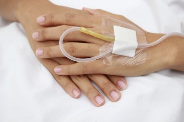 serum fizyolojik Intravenous (IV)