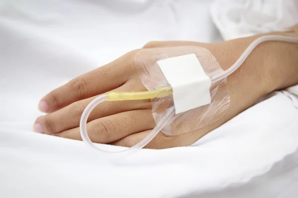 Patient hospitalisé avec perfusion intraveineuse saline (iv ) Image En Vente