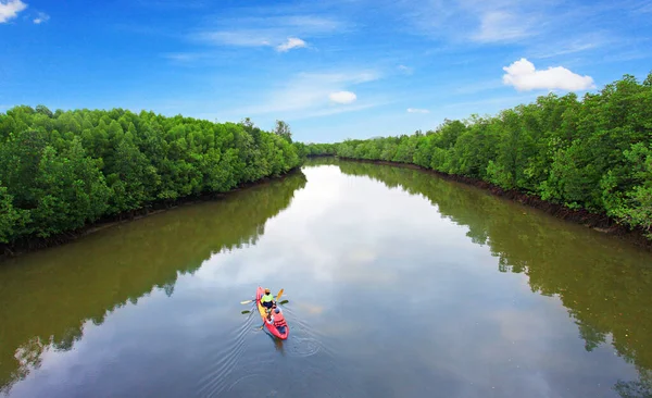 Familia Una Canoa Río —  Fotos de Stock