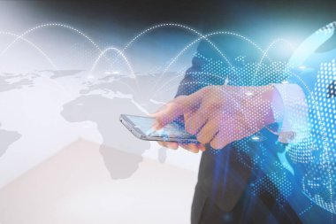 Dijital tablet kullanan işadamı, sosyal ağ kavramı. 