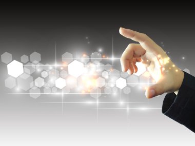 Dokunmatik ekran tutan iş adamı