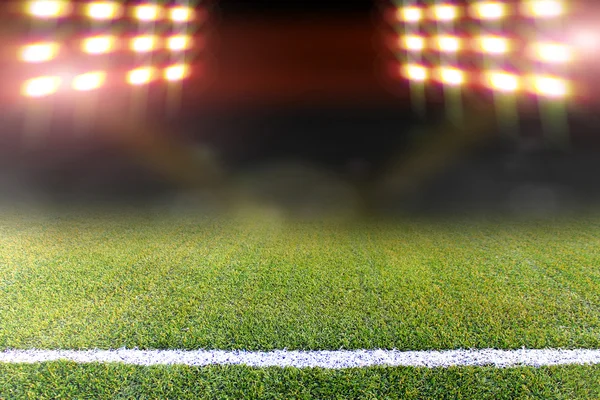 Футбольное поле и прожекторы — стоковое фото
