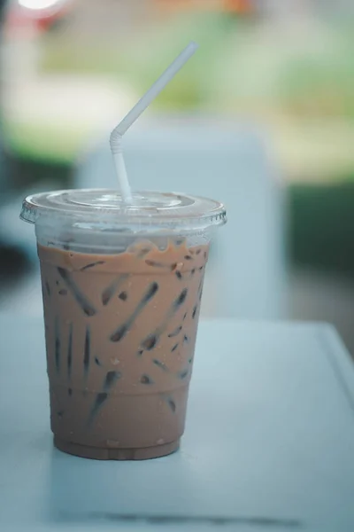 Café Glacé Dans Une Tasse Plastique Jetable Sur Table Café — Photo