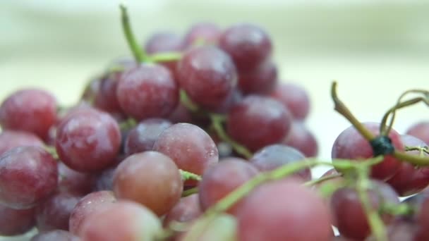 新鲜的红葡萄 慢动作和放大商店 — 图库视频影像