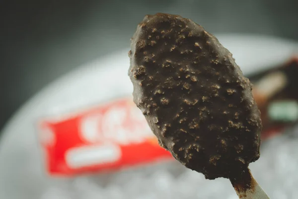 2020 Nestle Kit Kat Ice Cream Stick 바닐라 아이스크림에 초콜릿을 — 스톡 사진