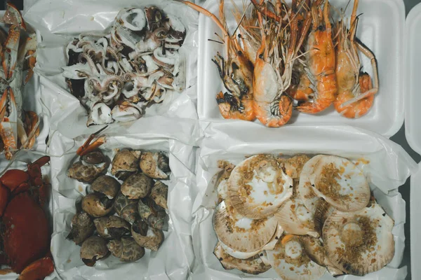 Veel Zeevruchten Schuim Doos Klaar Eten Voor Picknick Feest — Stockfoto