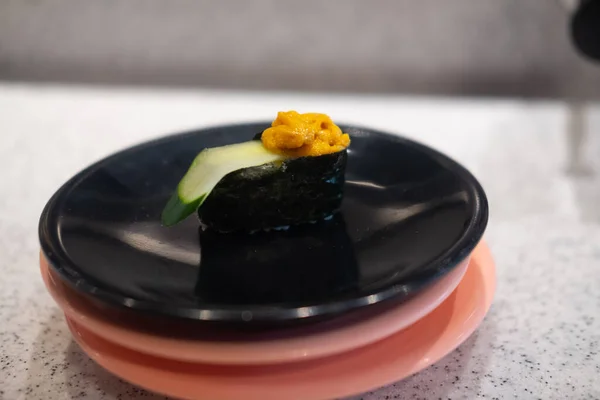 日本海胆寿司配海藻日本传统食品 — 图库照片