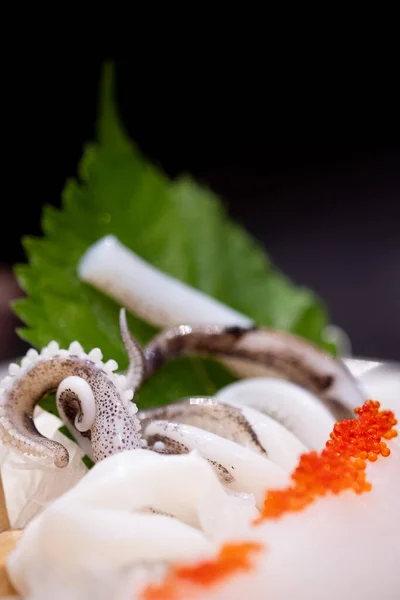 Sashimi Calamari Uova Salmone Cima Cibo Giapponese Focus Selettivo — Foto Stock