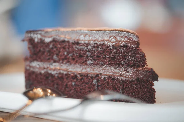Foco Seletivo Pedaço Triângulo Delicioso Bolo Chocolate Escuro — Fotografia de Stock