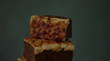 Cevizli şekerli kekin lezzeti. döndür