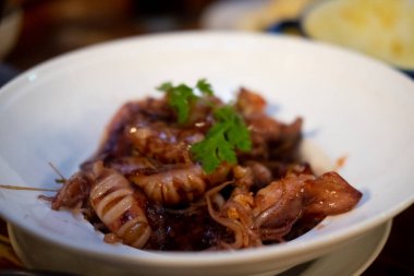 Maug Tom Whan adında haşlanmış kalamar Thai yemeği. Güney Tayland 'ın ünlü geleneksel yemekleri.