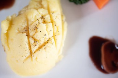 Yukarıdan bakıldığında baharatlı patates püresi