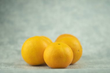 Taze Valencia portakalları. Kapat.