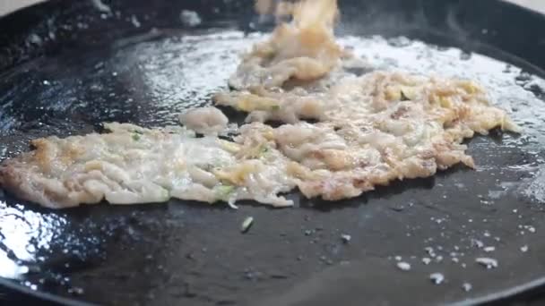 Moules Frites Dans Une Poêle Métal Huile Chaude Est Une — Video