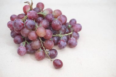Bir sürü fırfırlı kırmızı üzüm. Kapat.