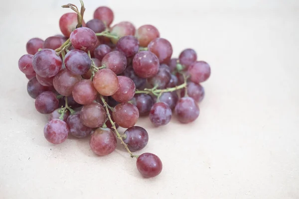 Bando Uvas Vermelhas Fritas Fechar — Fotografia de Stock