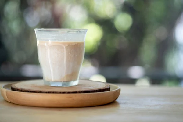 Стакан Грязного Кофе Деревянном Столе Холодное Молоко Горячим Кофе Эспрессо — стоковое фото