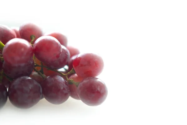 Banda Dojrzałych Soczystych Czerwonych Winogron Białym Tle — Zdjęcie stockowe
