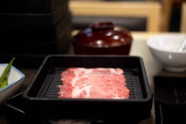 Carne Res Rebanada Cruda Restaurante Shabu Shabu Sukiyaki Japonés — Foto de Stock