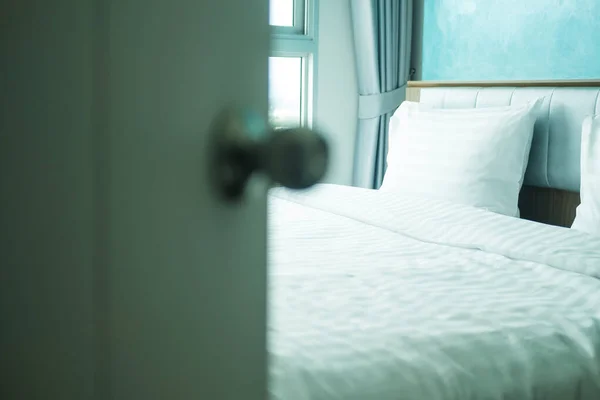 Porte Ouverte Chambre Hôtel Matin Dans Hôtel Luxe Avec Lit — Photo