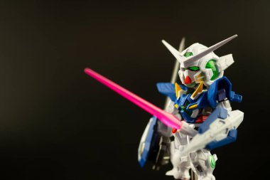 Samut Prakan, Tayland - 14 Şubat 2021: Siyah bir arkaplanda aksiyon figürleri ayarı. Gundam Plastik Mobile Mobile Mobile Mobile Model Gundam 'dan..