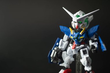 Samut Prakan, Tayland - 14 Şubat 2021: Mobile Suit Gundam aksiyon figürü ve oyuncakları seçildi. Gunpla & Bandai 'nin kurgusal Gundam evreninin karakterleri..
