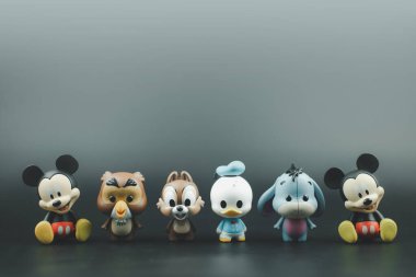 Bangkok, Tayland - 10 Nisan 2021: Miniso All 'dan yeni kör kutu 4 koleksiyonunun sevimli biblosu. 9 Nisan 2021 'de Tayland' da Miniso mağazasında toplam 32 koleksiyon satışa sunuldu..