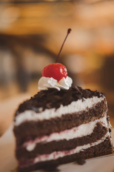 Une Tranche Délicieux Gâteau Forêt Noire Garnie Chocolat Cerise — Photo