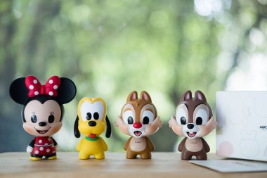 Samut Prakan, Tayland - 11 Mayıs 2021: Miki Fare ailesinin Tayland 'da satılan gizemli kutusunun şirinliği