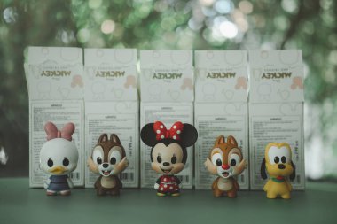 Samut Prakan, Tayland - 16 Mayıs 2021: Tayland 'daki Miniso mağazasından alınmış kör kutuda figür minnie Mouse' un şirin biblosu