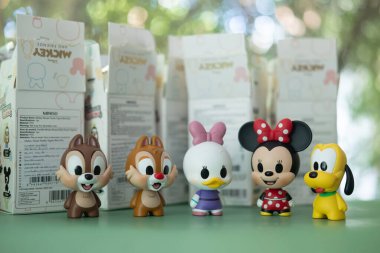 Samut Prakan, Tayland - 16 Mayıs 2021: Tayland 'daki Miniso mağazasından alınmış kör kutuda figür minnie Mouse' un şirin biblosu