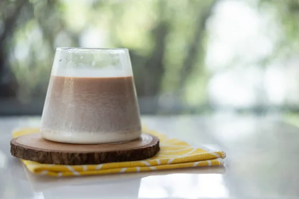 Menú Café Sucio Vaso Transparente Colocado Platillo Madera — Foto de Stock