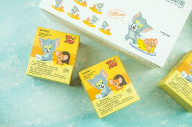 Samut Prakan, Tayland - 5 Haziran 2020: TOM & JERRY serisi kör kutusu, Limited edition. Koleksiyonlar, Miniso mağazasında Tayland 'da toplam 6 adet satış başlangıcına sahip..