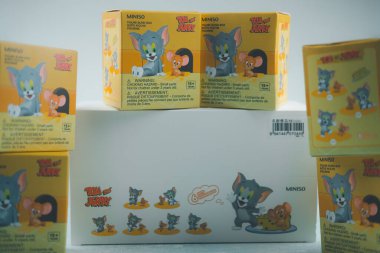 Samut Prakan, Tayland - 5 Haziran 2020: TOM & JERRY serisi kör kutusu, Limited edition. Koleksiyonlar, Miniso mağazasında Tayland 'da toplam 6 adet satış başlangıcına sahip..