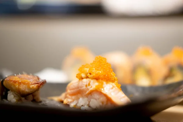 Sushi Somon Decorare Roe Partea Sus Mâncare Tradițională Japoneză — Fotografie, imagine de stoc