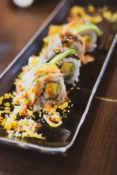 Sushi Maki Rulează Tavă Mâncare Japoneză Amestecă Sushi Colorat Set — Fotografie, imagine de stoc