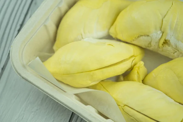 Ripe Durian Durian Lezat Yang Telah Dikupas Dalam Kotak Biodegradable — Stok Foto