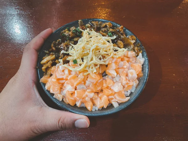Mini Donburi Bowl Japanese Rice Bowl Topped Salmon Topping Egg — Foto Stock