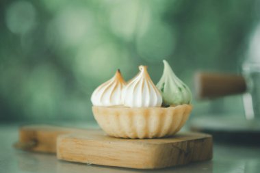 Mini limonlu turtalar, mini tepside mini tart kekleri.