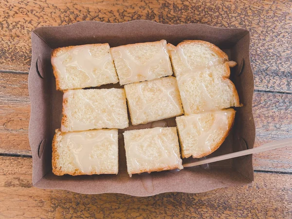 Ψωμί Φρυγανισμένο Βούτυρο Και Γλυκό Συμπυκνωμένο Γάλα Καφέ Κουτί Προς — Φωτογραφία Αρχείου