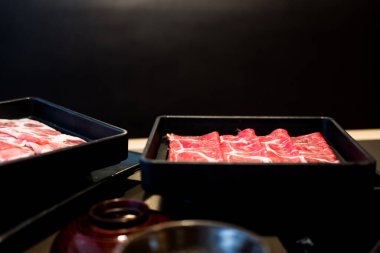 Japon shabu shabu ve sukiyaki bifteği dilimi.