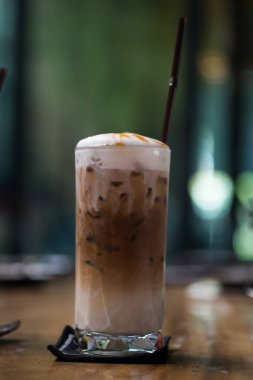 Süt kremalı latte macchiato..