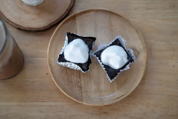 Mini Chocolate Brownies Decoration Whipped Cream Foil Cup Placed Wood — Φωτογραφία Αρχείου