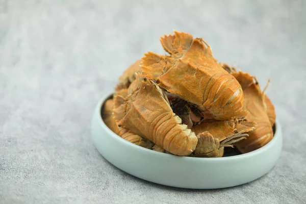 陶瓷中烤龙虾莫雷顿湾虫 亚洲风味海鲜料理 — 图库照片