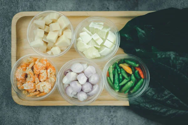 Aperitivo Tailandés Llamado Miang Kham Bocadillo Nutritivo Envuelto Hojas Con —  Fotos de Stock