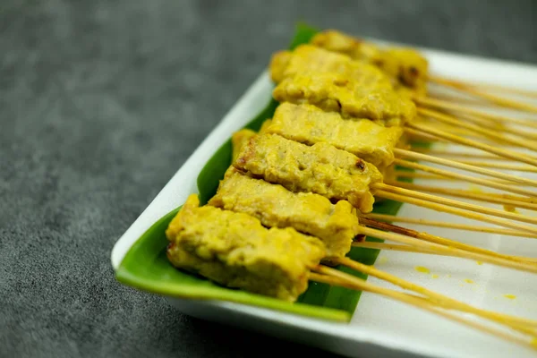Grill Satay Cerdo Moo Satay Comida Callejera Tailandesa Que Deliciosa —  Fotos de Stock