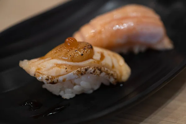 Sushi Somon Topping Cordon Somon Sos Cremă Picant Stil Alimentar — Fotografie, imagine de stoc