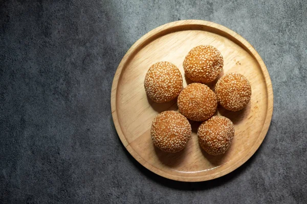 Fried Mung Beans Stuffed Sesame Coated Balls Wood Dish — Stock Photo, Image