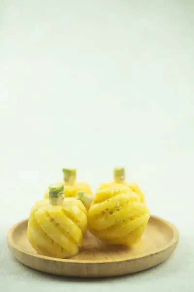 Piatto Con Gustoso Piccolo Ananas Phu Lae Ananas Stato Piantato — Foto Stock