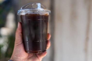 Bir fincan buzlu americano kahvesi.